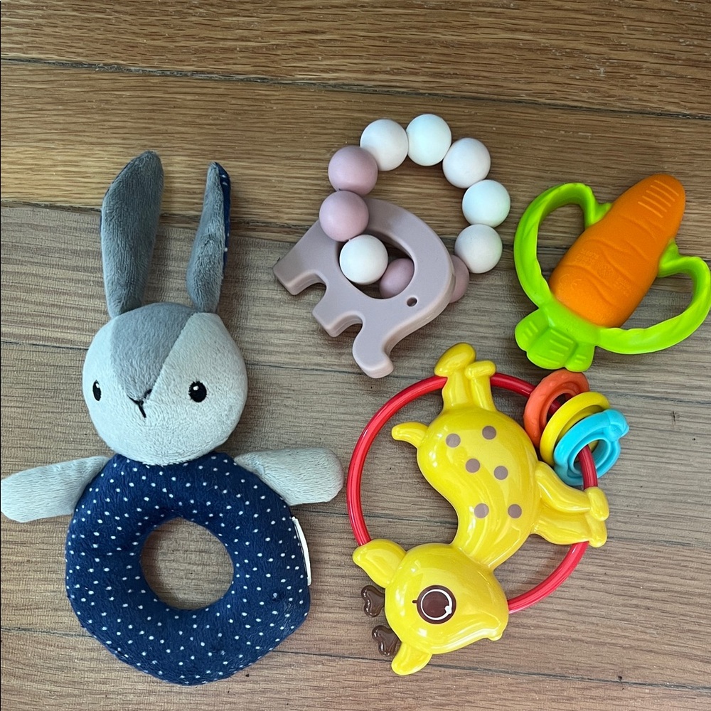 Infant toy pack of 4: 2 teethers and 2 rattles